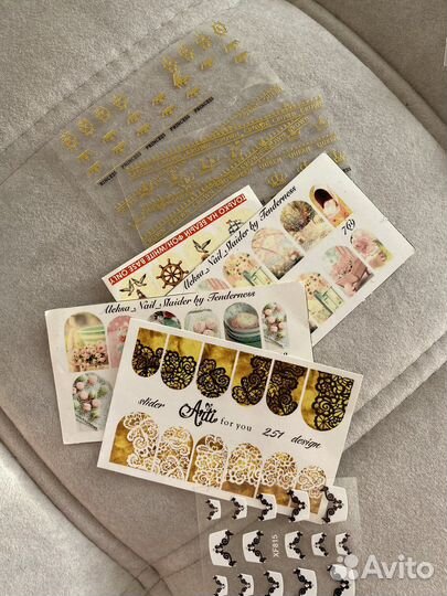 Целые наклейки для маникюра