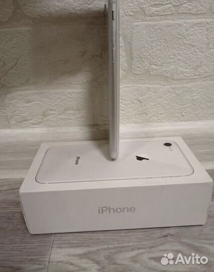 iPhone 8, 64 ГБ