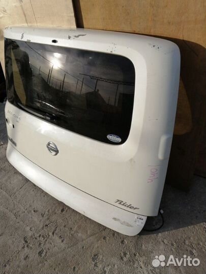 Дверь багажника Nissan Cube Z11