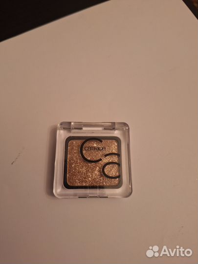 Тени для век, помада темно-красная