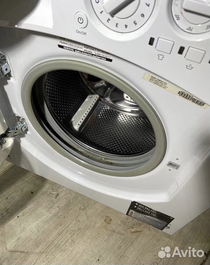 Стиральная машина встраиваемая Hotpoint-Ariston