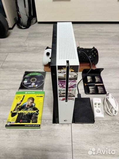 Xbox One S /2 геймпада (512gb+1tb) /36 игр