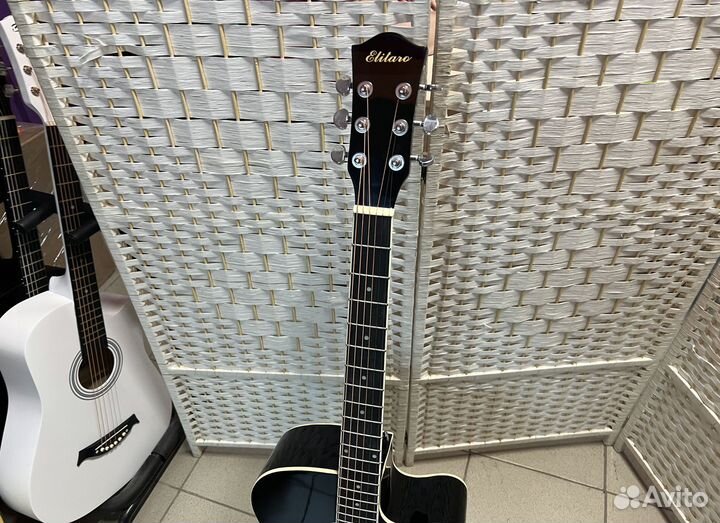 Гитара черная