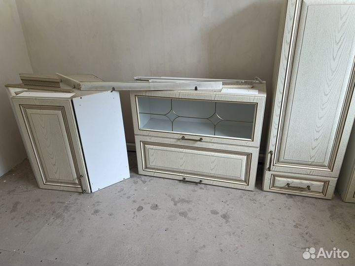 Кухня со столешницей из искусственного камня