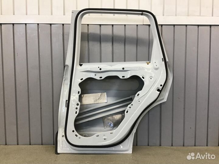Дверь задняя правая VW Touareg 2010-2018