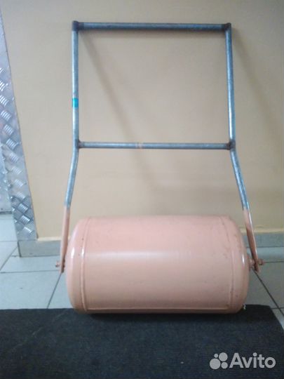 Каток для газона