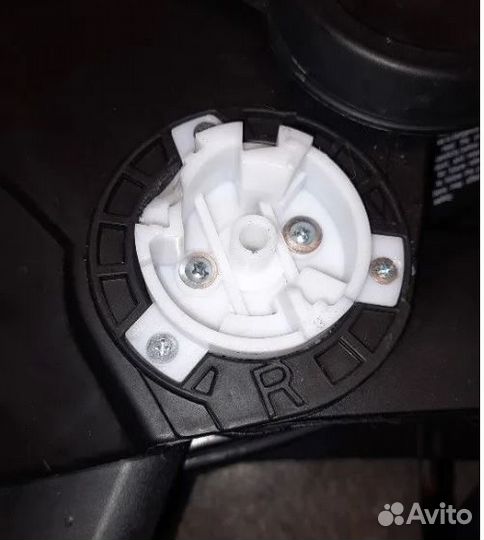 Шарнир ручки автолюльки Doona, Foo Foo, Darex