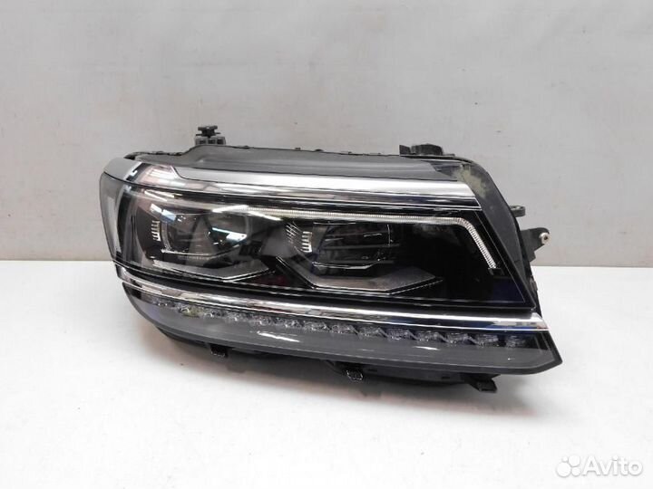 Фара правая Volkswagen Tiguan