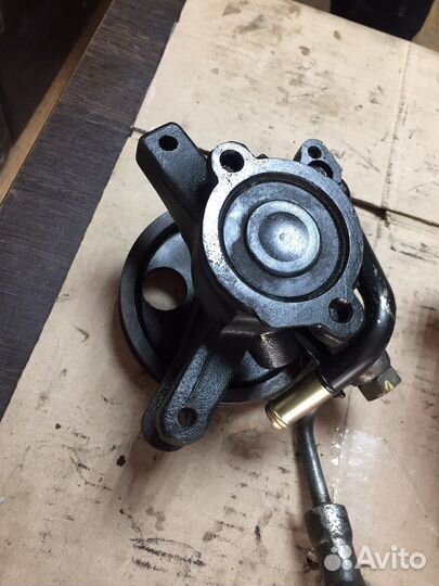 Насос гур Toyota Prius 1NZ-FXE