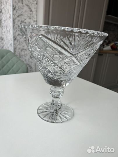 Хрустальная ваза для фруктов на ножке