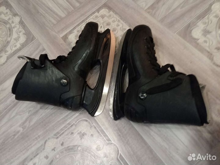 Коньки хоккейные