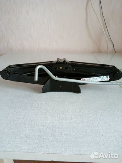 Домкрат штатный Рено-Ниссан № 995504629R оригинал