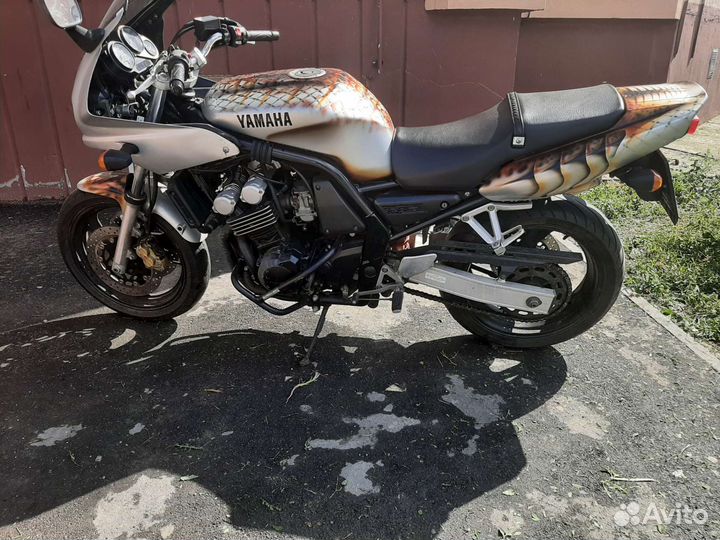 Yamaha FZ400