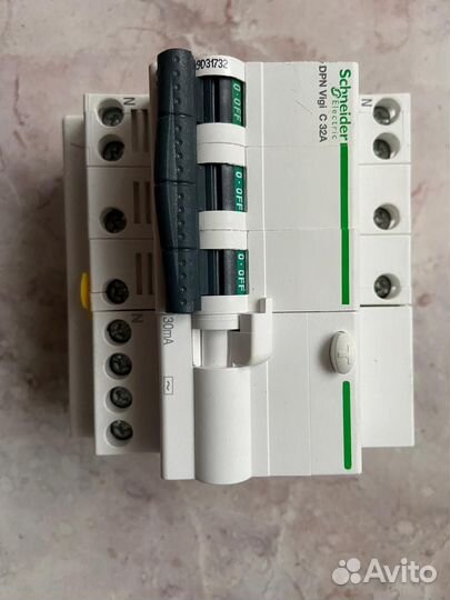Автоматический выключатель Schneider Electric