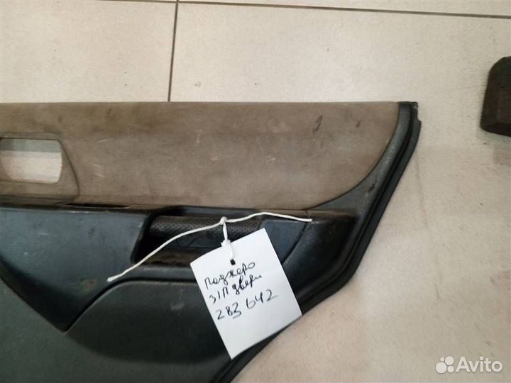 Обшивка двери задней правой Mitsubishi Pajero iO