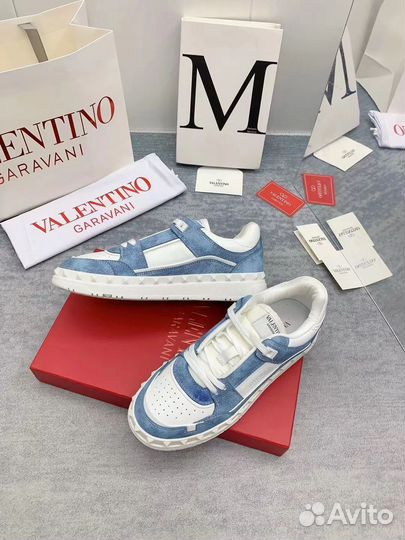 Кроссовки женские valentino