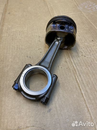 Поршень с шатуном Пежо Ситроен - 1,6 бензин NFU 10