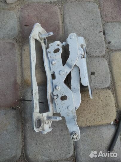 Петля капота mercedes-benz c-class W204 W212