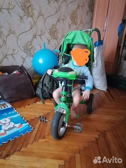 Детский велосипед с ручкой