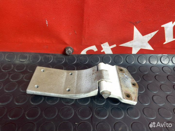 Петля двери левой Daf XF106