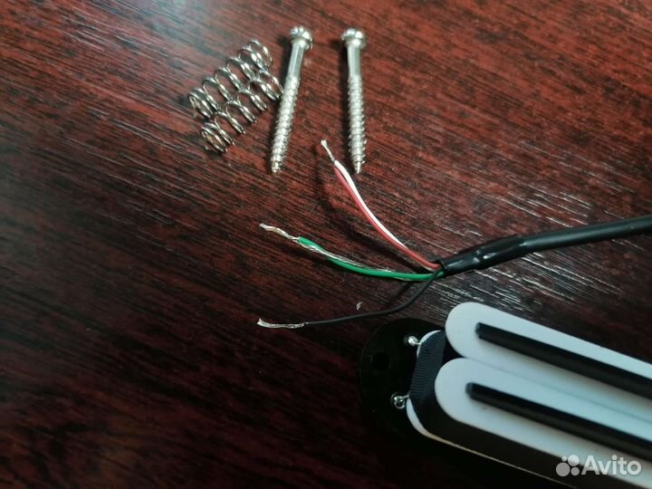 Рельсовый хамбакер в сингловом корпусе