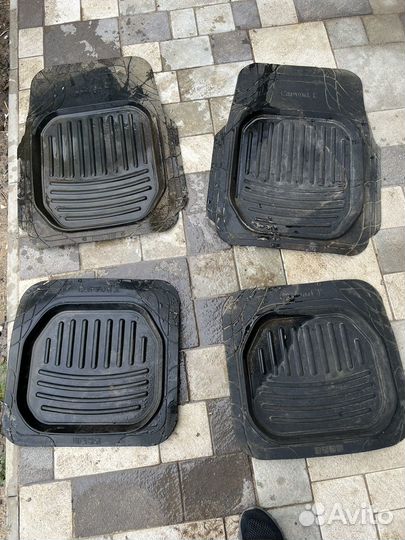 Резиновые коврики универсальные