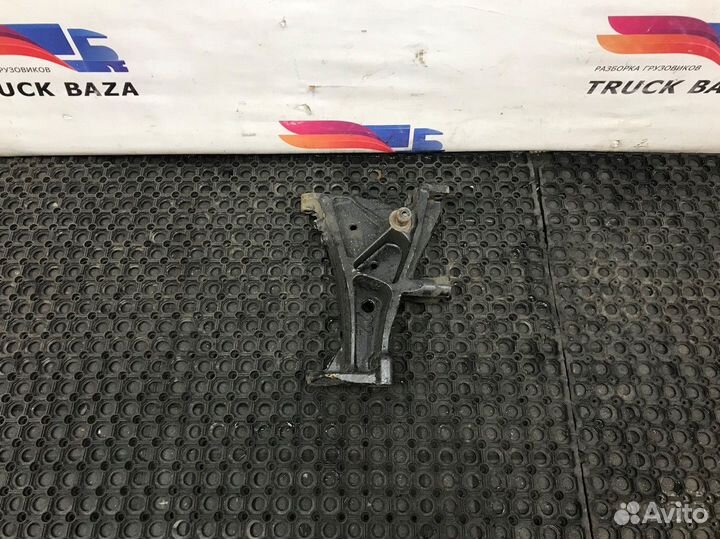 Кронштейн переднего бампера правый Scania 5-series