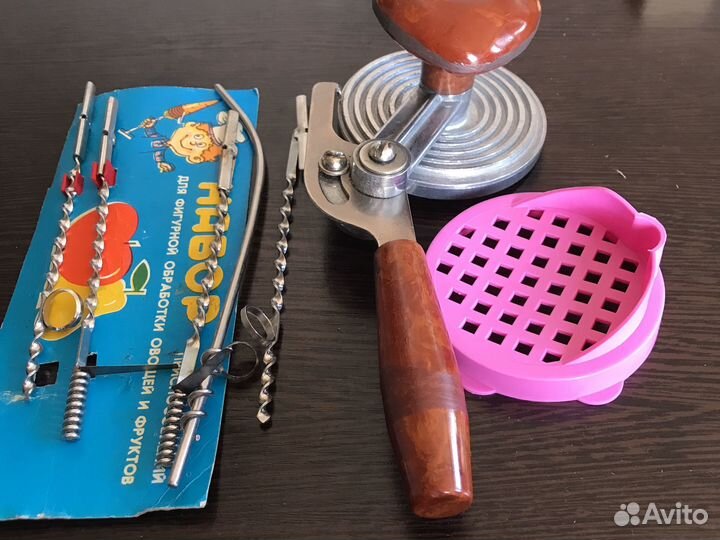 Кухонная утварь закатка, приспособления, крышка