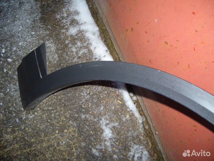 Накладка переднего крыла Фольксваген Туарег с18