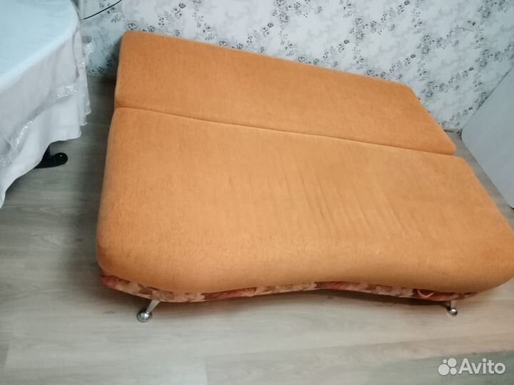 Диван