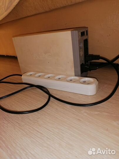 Бесперебойник APC Back-UPS CS 500