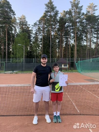 Тренер по большому теннису