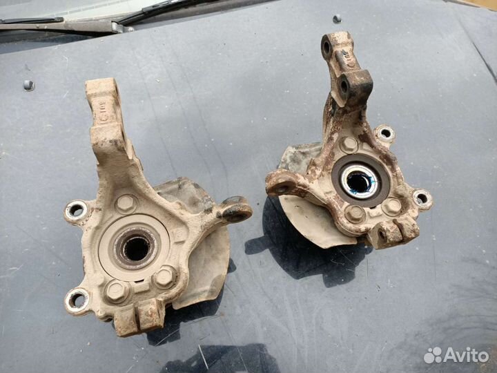 Поворотный кулак левый/правый Nissan Tiida C11