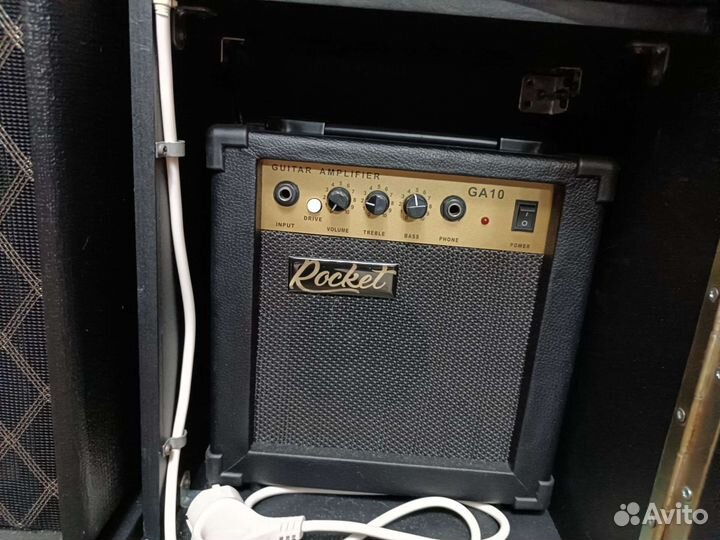 Комплект усилителей на электрическую гитару