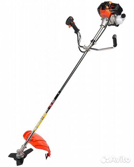 Скос травы тримером