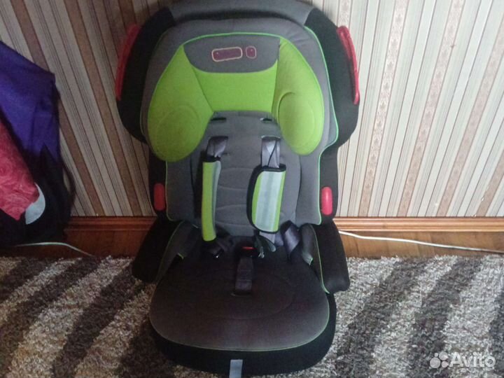 Автомобильное кресло
