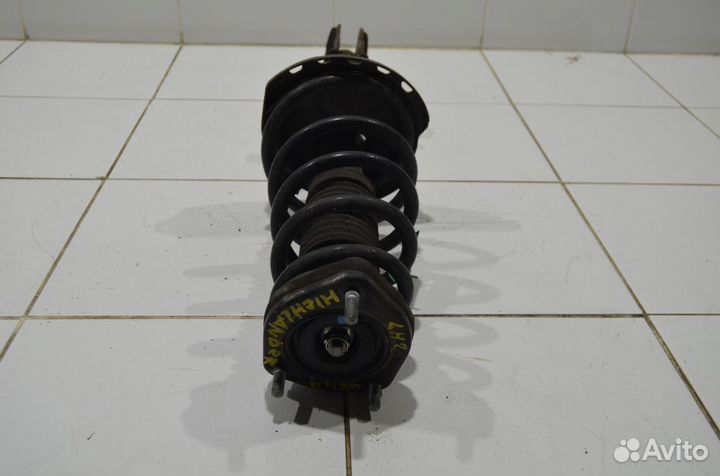 Стойка амортизатора задняя левая Toyota Highlander