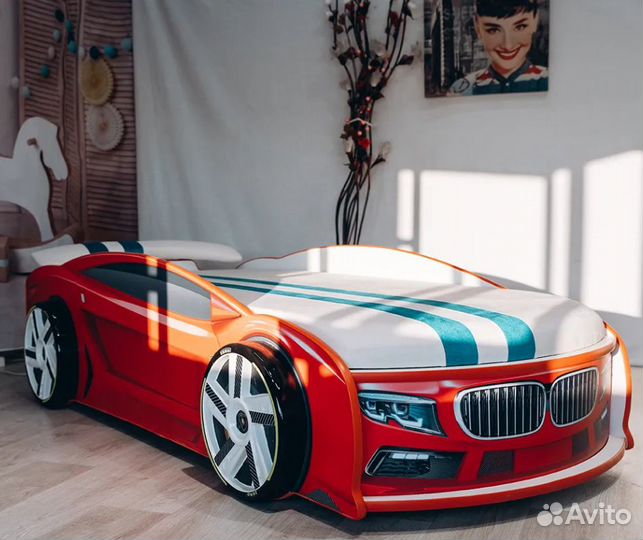 Детская кровать машина