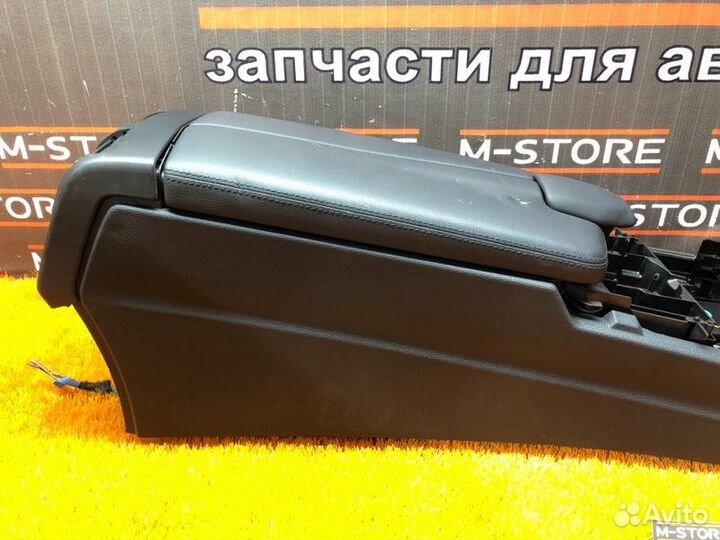 Консоль между сидений Mercedes-Benz E-Class W212