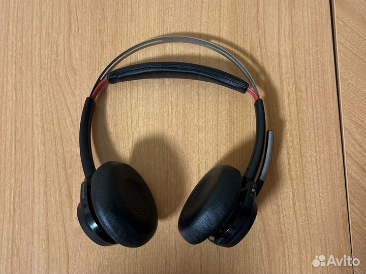 Гарнитура Plantronics Voyager Focus UC