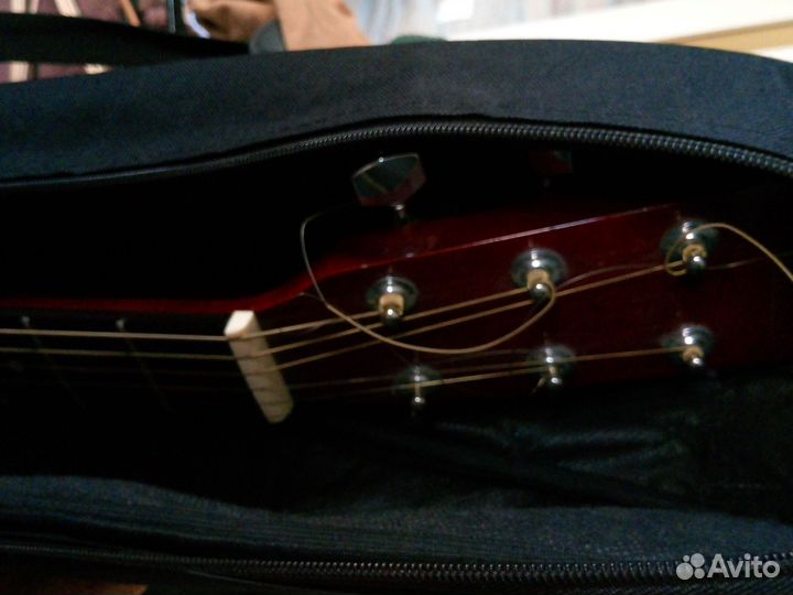 Акустическая гитара