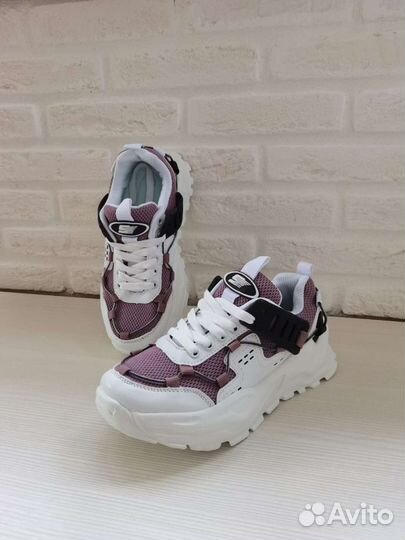 Кроссовки р 38