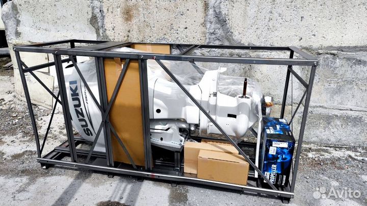 Мотор лодочный Suzuki DF200ATX белый