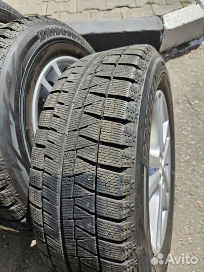 Bridgestone Blizzak Revo GZ 215/60 R16