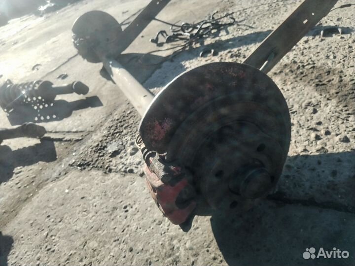 Задняя балка ауди 100 с3/Audi 100 c3 дисковые