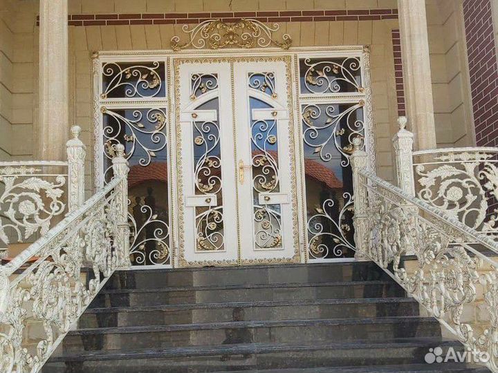 Кованая дверь входная