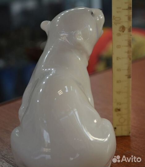 Фарфоровая статуэтка- белый медведь.лфз