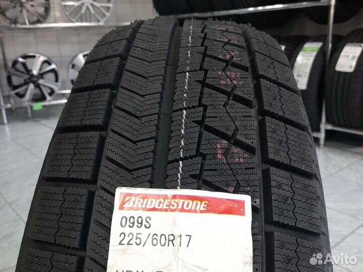 Bridgestone Blizzak VRX 225/60 R17