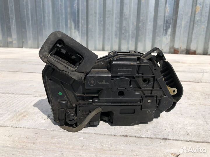 Volkswagen Tiguan 17- Замок двери передний левый