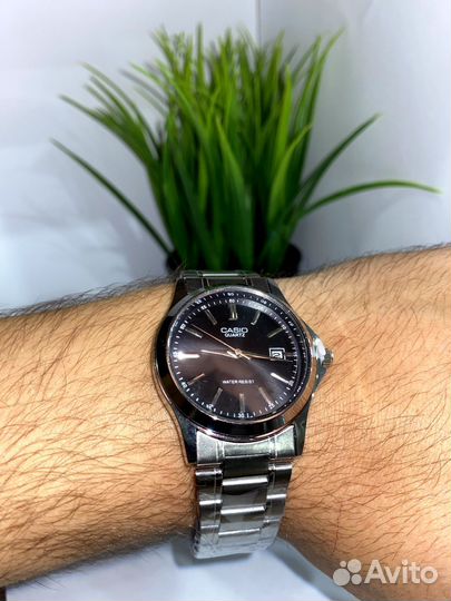 Наручные часы Casio quartz